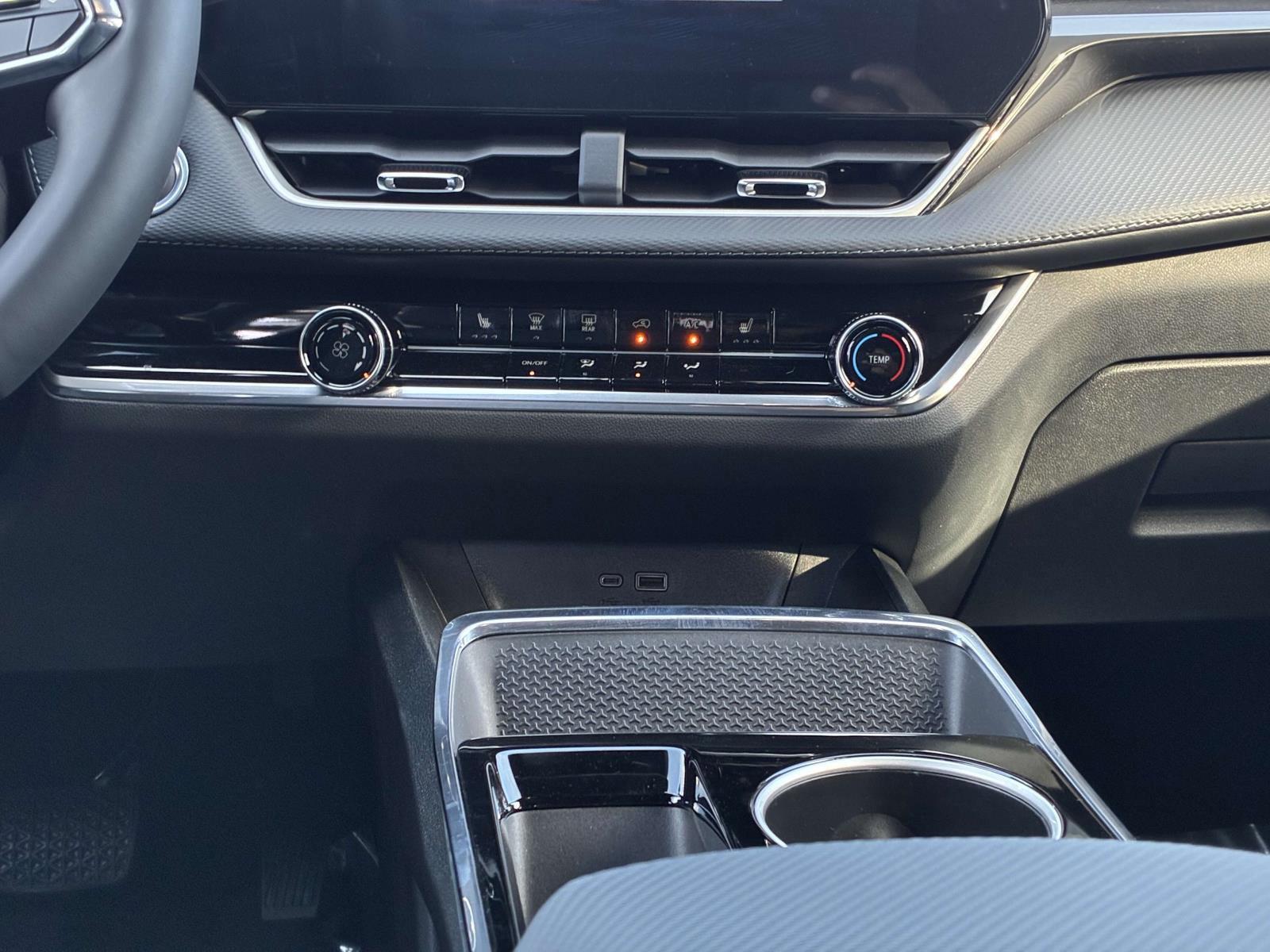 2025 Chevrolet Equinox Vehicle Photo in LOS ANGELES, CA 90007-3794