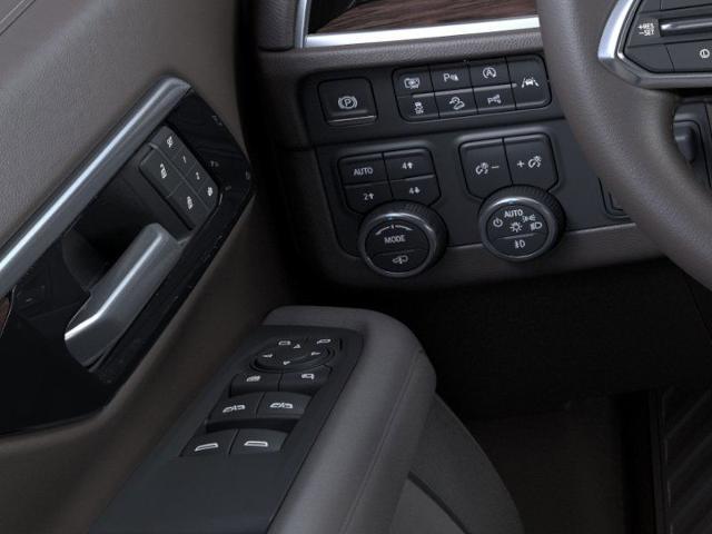 2025 Chevrolet Suburban Vehicle Photo in TOPEKA, KS 66609-0000