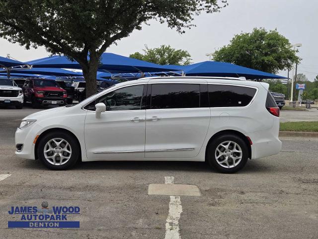 2017 Chrysler Pacifica Vehicle Photo in DENTON, TX 76210-9321