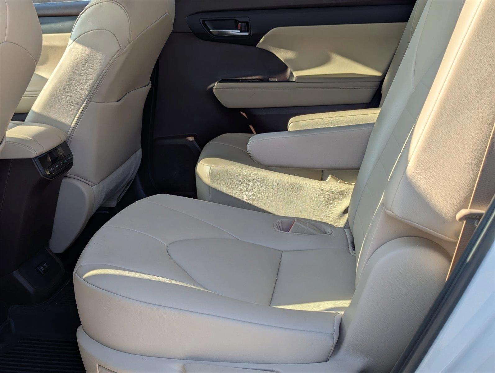 2021 Toyota Highlander Vehicle Photo in Ft. Myers, FL 33907