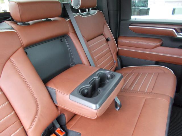 2025 GMC Sierra 2500 HD Vehicle Photo in LOWELL, MA 01852-4336