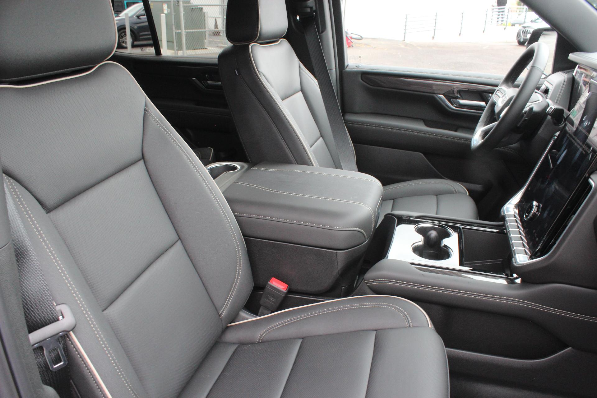 2025 GMC Yukon Vehicle Photo in AURORA, CO 80012-4011
