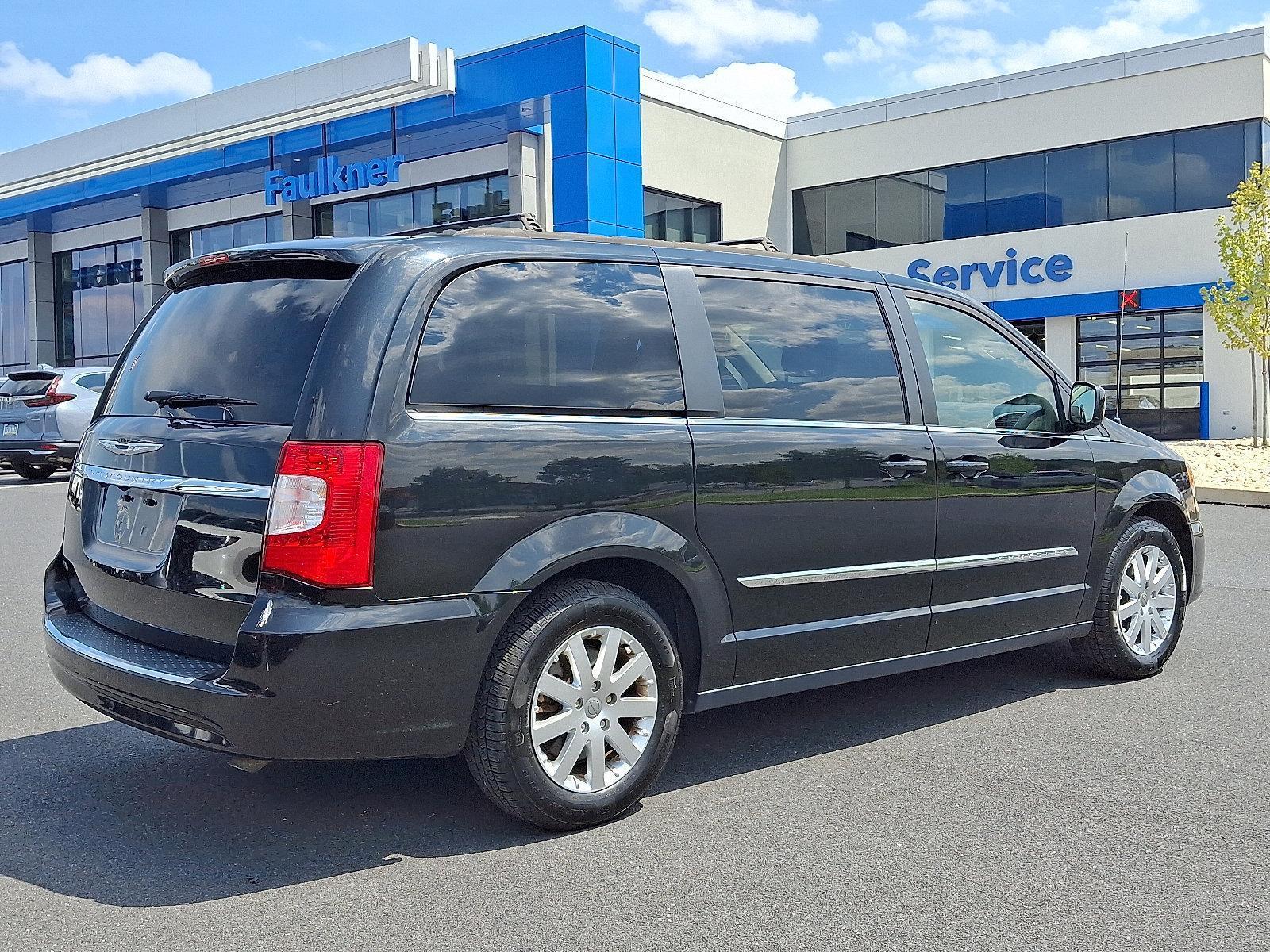 2016 Chrysler Town & Country Vehicle Photo in Harrisburg, PA 17111