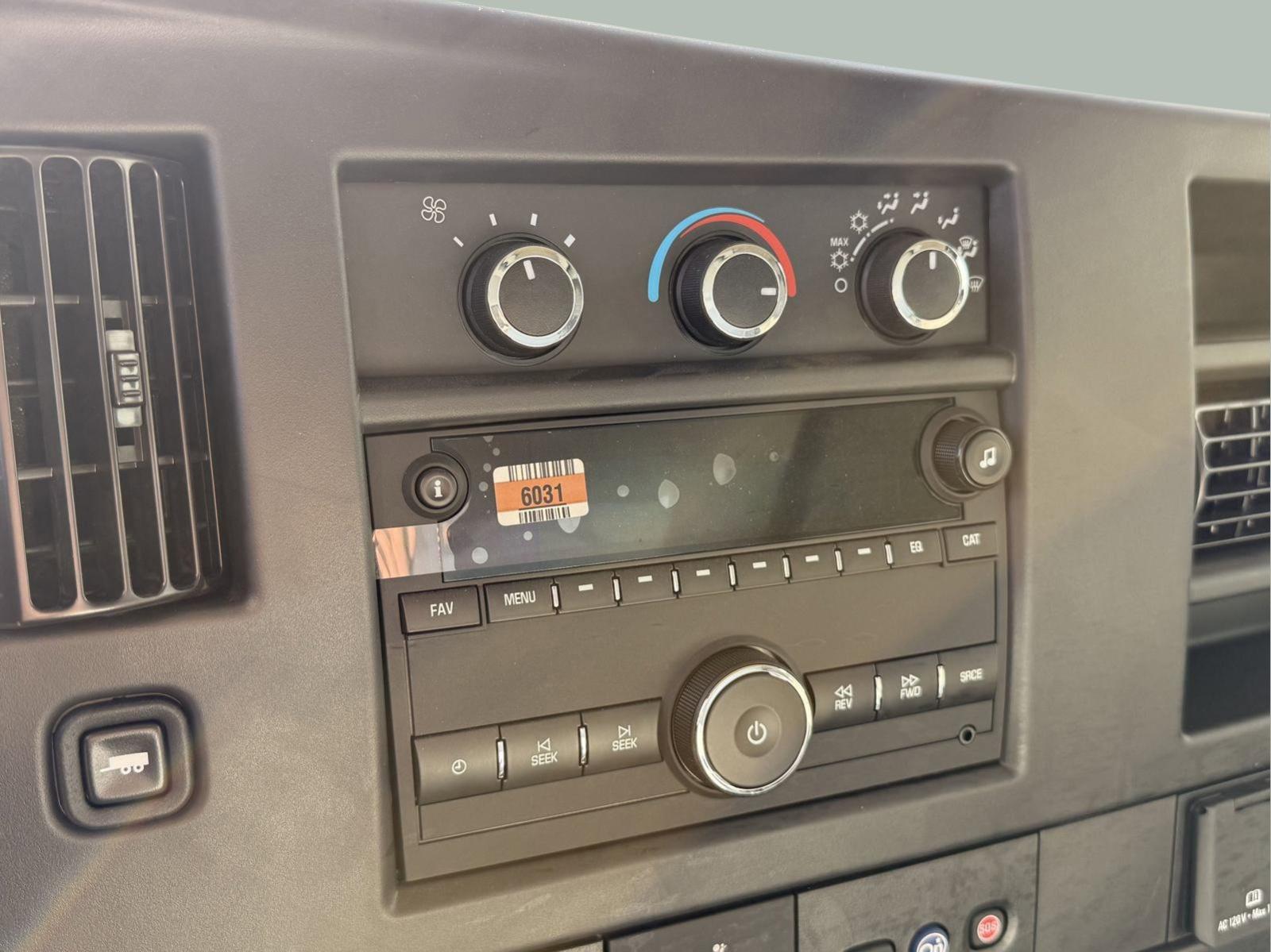 2024 Chevrolet Express Cutaway 3500 Vehicle Photo in GEORGETOWN, TX 78626-7508