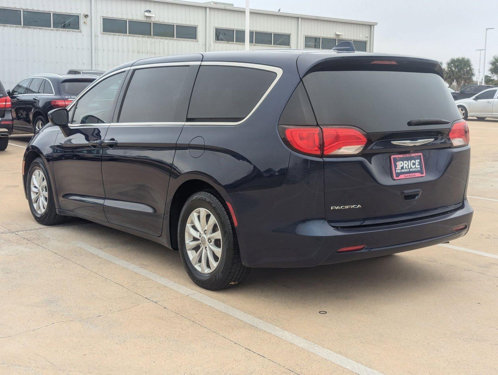 2017 Chrysler Pacifica Vehicle Photo in CORPUS CHRISTI, TX 78412-4902