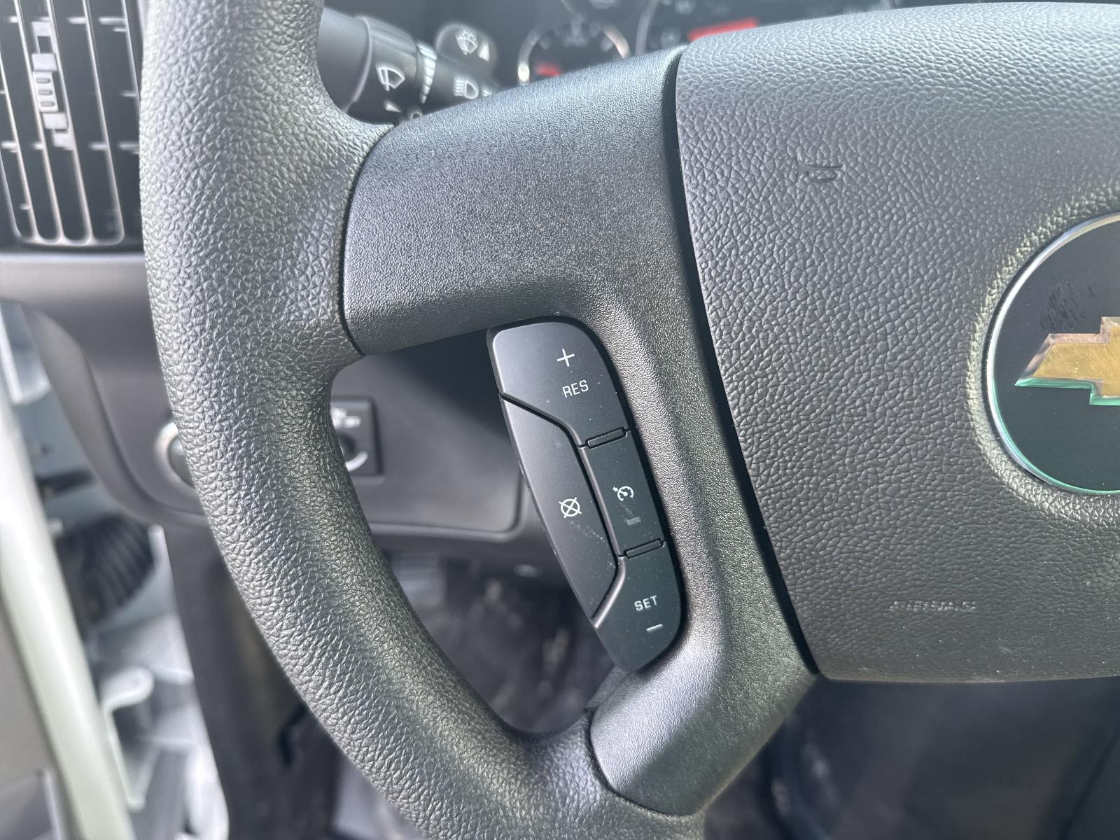 2025 Chevrolet Express Cutaway 3500 Vehicle Photo in GEORGETOWN, TX 78626-7508