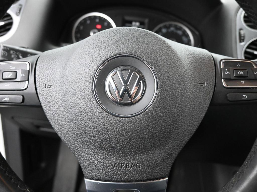 2017 Volkswagen Tiguan Vehicle Photo in Marion, IA 52302