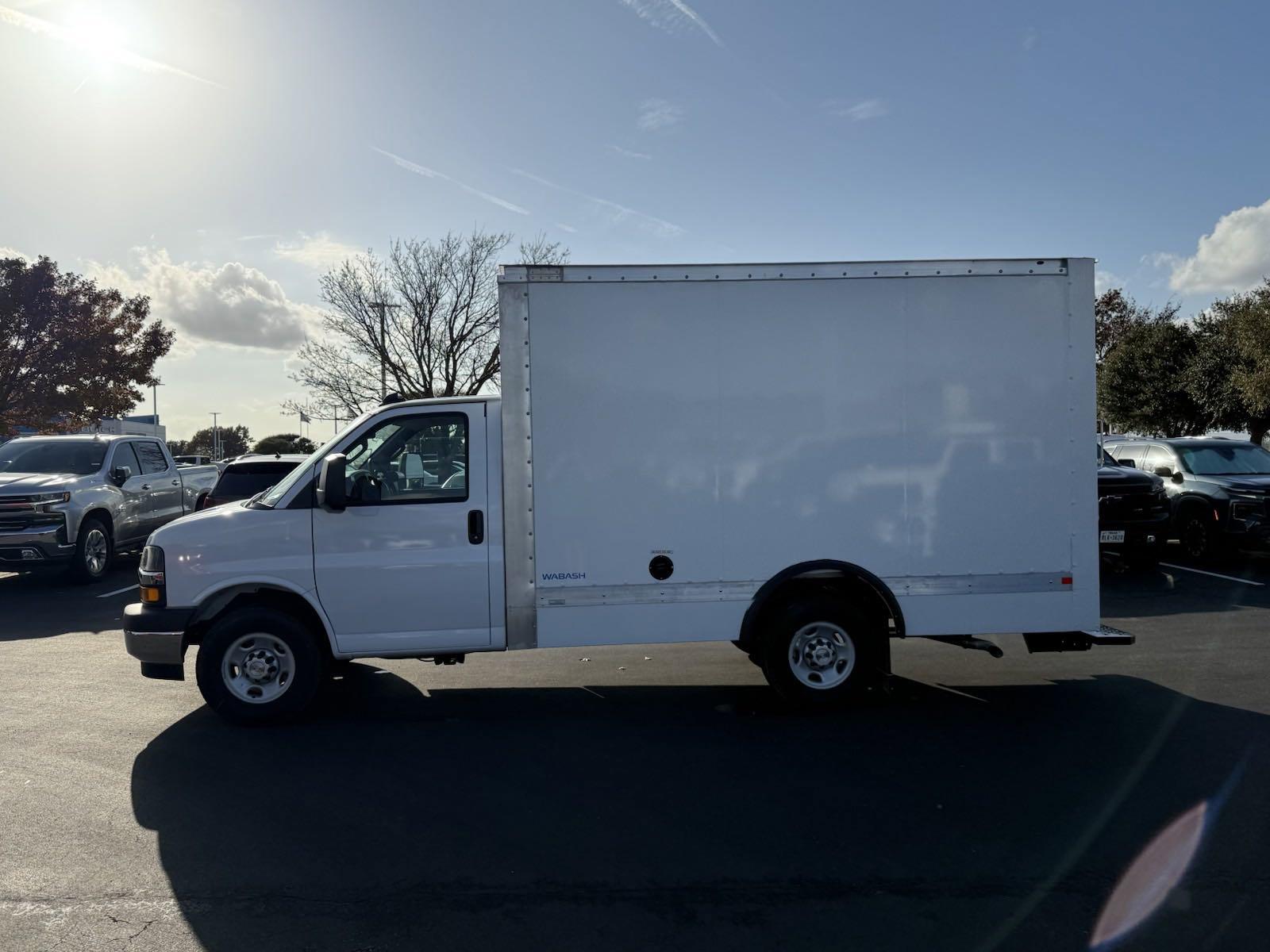 2024 Chevrolet Express Cutaway 3500 Vehicle Photo in GEORGETOWN, TX 78626-7508