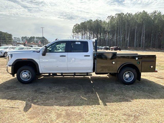 2025 GMC Sierra 3500 HD Chassis Cab Vehicle Photo in ALBERTVILLE, AL 35950-0246