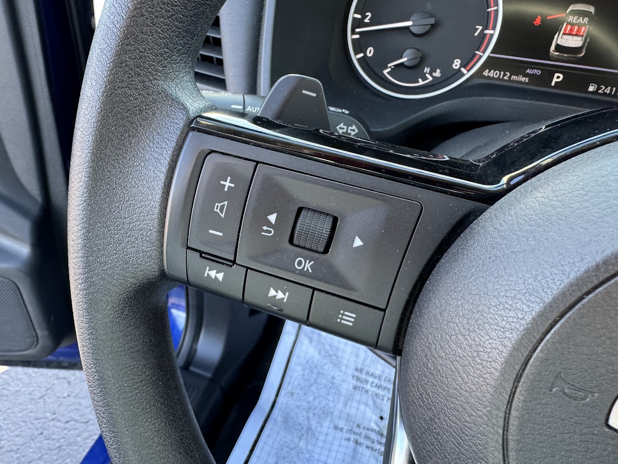2023 Nissan Rogue Vehicle Photo in BOONVILLE, IN 47601-9633