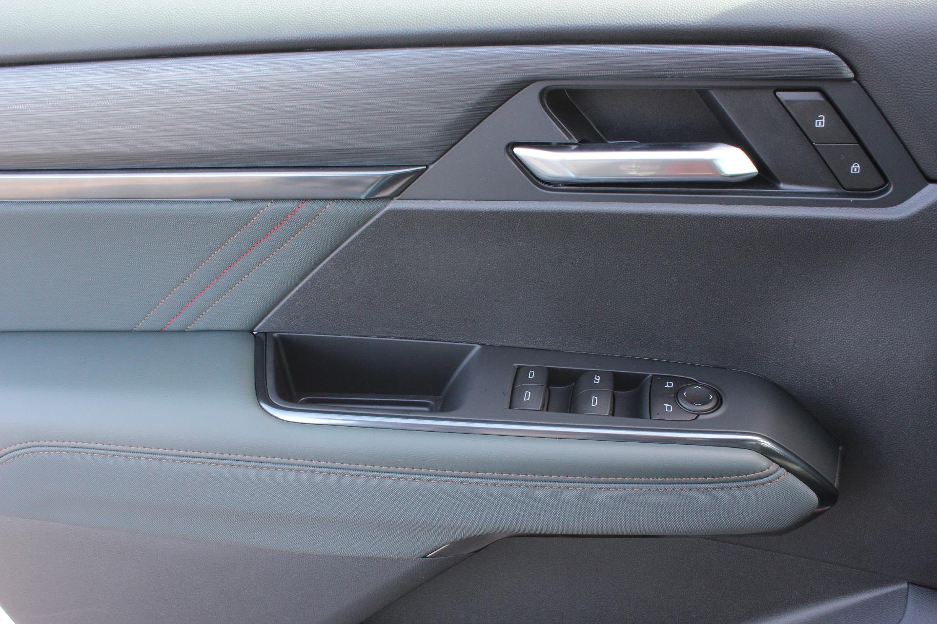 2025 GMC Acadia Vehicle Photo in AURORA, CO 80012-4011