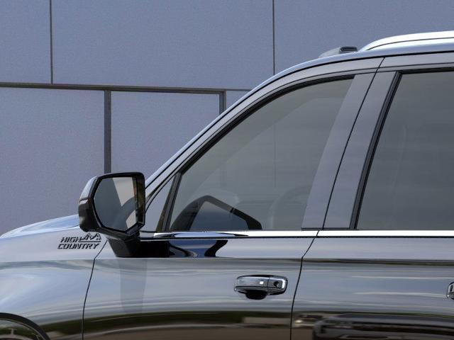 2025 Chevrolet Suburban Vehicle Photo in KANSAS CITY, MO 64114-4502