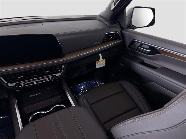 2025 Chevrolet Suburban Vehicle Photo in PUYALLUP, WA 98371-4149
