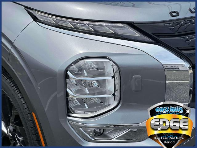 2023 Mitsubishi Outlander Vehicle Photo in Roslyn, NY 11576