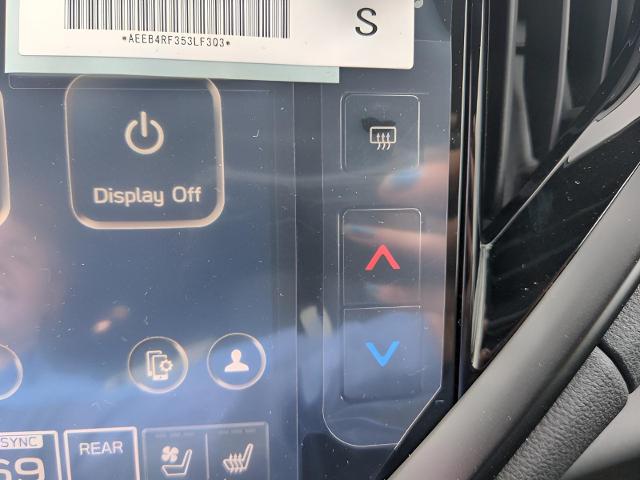 2025 Subaru Ascent Vehicle Photo in Green Bay, WI 54304