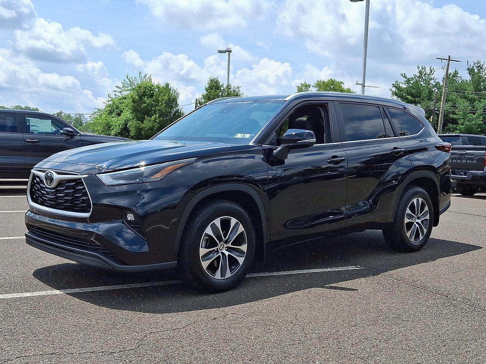 2024 Toyota Highlander Vehicle Photo in Trevose, PA 19053