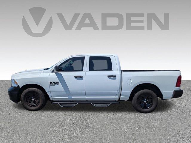2022 Ram 1500 Classic Vehicle Photo in BRUNSWICK, GA 31525-1881