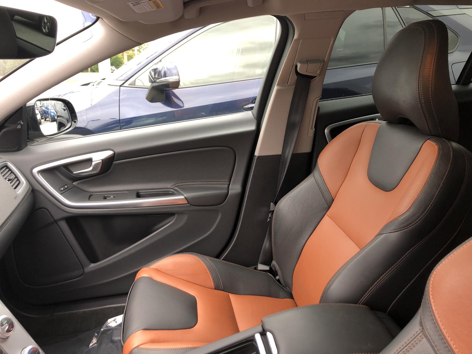 2017 Volvo V60 Cross Country Vehicle Photo in Mechanicsburg, PA 17050