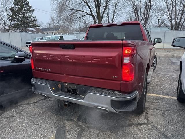 Used 2021 Chevrolet Silverado 1500 LT with VIN 1GCUYDED7MZ139962 for sale in Saint Cloud, Minnesota