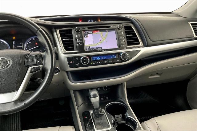 2018 Toyota Highlander Vehicle Photo in Grapevine, TX 76051