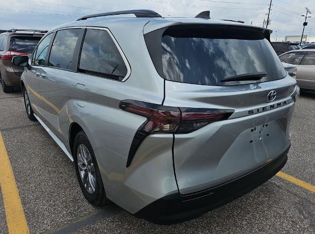 2024 Toyota Sienna Vehicle Photo in Grapevine, TX 76051