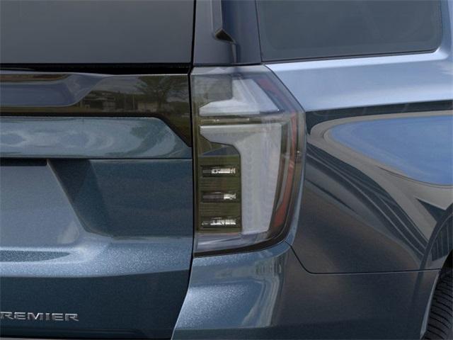2025 Chevrolet Suburban Vehicle Photo in ENGLEWOOD, CO 80113-6708