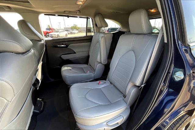 2023 Toyota Highlander Vehicle Photo in Grapevine, TX 76051