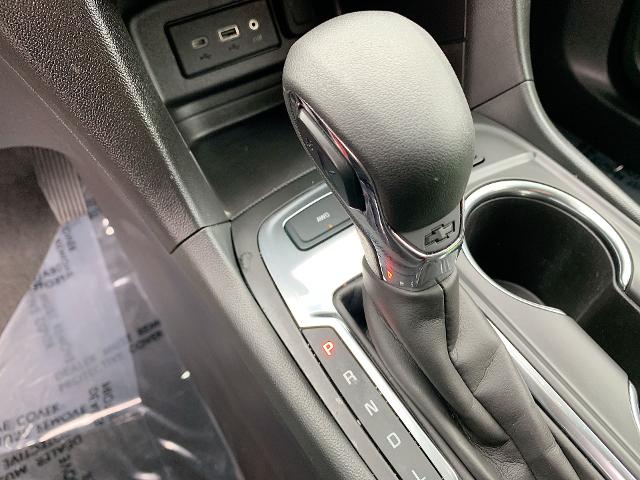 2022 Chevrolet Equinox Vehicle Photo in MOON TOWNSHIP, PA 15108-2571