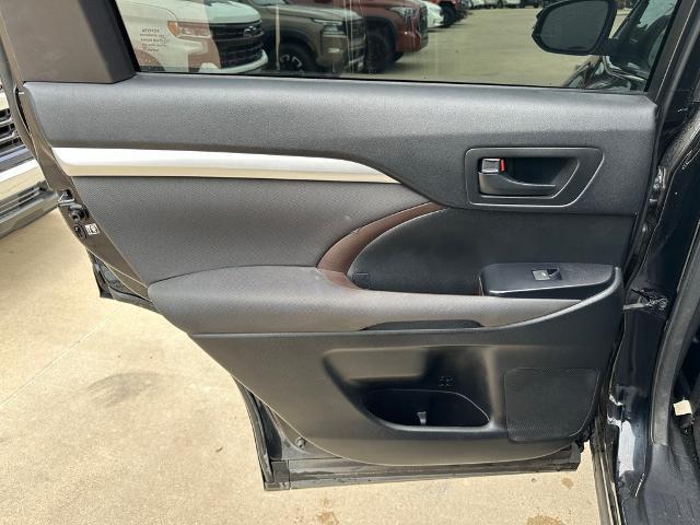 2017 Toyota Highlander Vehicle Photo in Grapevine, TX 76051