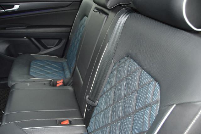 2024 Volkswagen Atlas Cross Sport Vehicle Photo in Houston, TX 77090