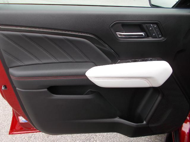 2025 GMC Canyon Vehicle Photo in LOWELL, MA 01852-4336