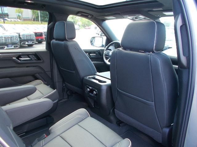 2025 GMC Yukon XL Vehicle Photo in LOWELL, MA 01852-4336
