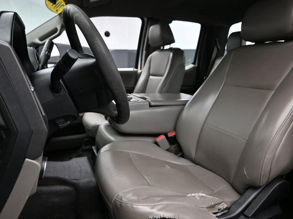 2017 Ford Super Duty F-250 SRW Vehicle Photo in Cedar Rapids, IA 52402