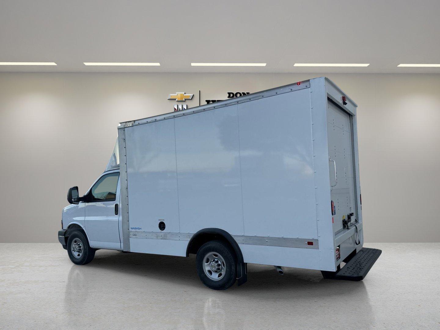 2024 Chevrolet Express Cutaway 3500 Vehicle Photo in GEORGETOWN, TX 78626-7508
