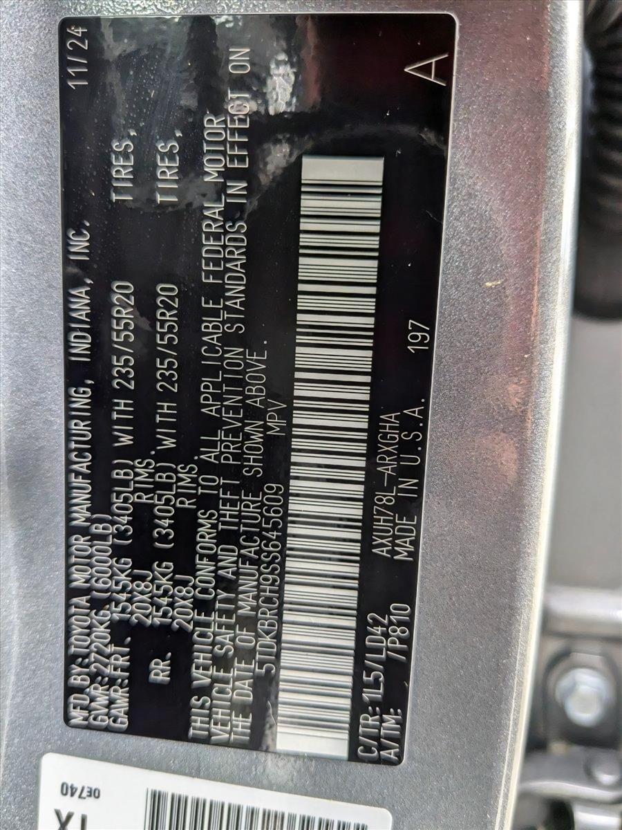 2025 Toyota Highlander Vehicle Photo in MIAMI, FL 33134-2699