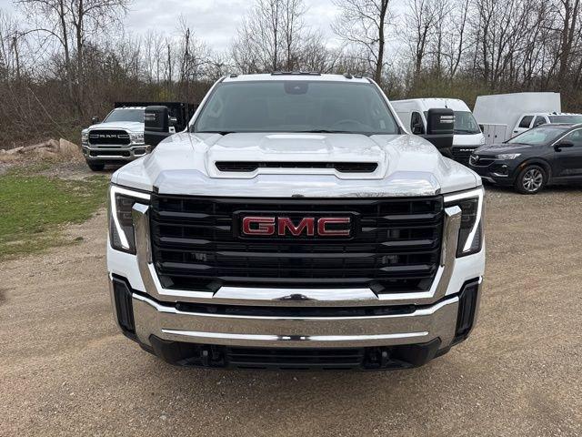 2025 GMC Sierra 3500 HD Chassis Cab Vehicle Photo in MEDINA, OH 44256-9631