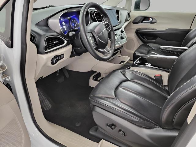 2023 Chrysler Pacifica Vehicle Photo in Green Bay, WI 54304
