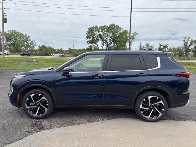 2023 Mitsubishi Outlander Vehicle Photo in MANHATTAN, KS 66502-5036
