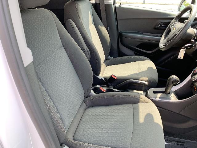 2022 Chevrolet Trax Vehicle Photo in MOON TOWNSHIP, PA 15108-2571