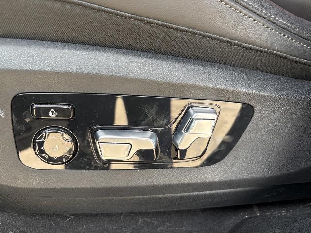 2024 BMW X6 xDrive40i Vehicle Photo in Peoria, IL 61615