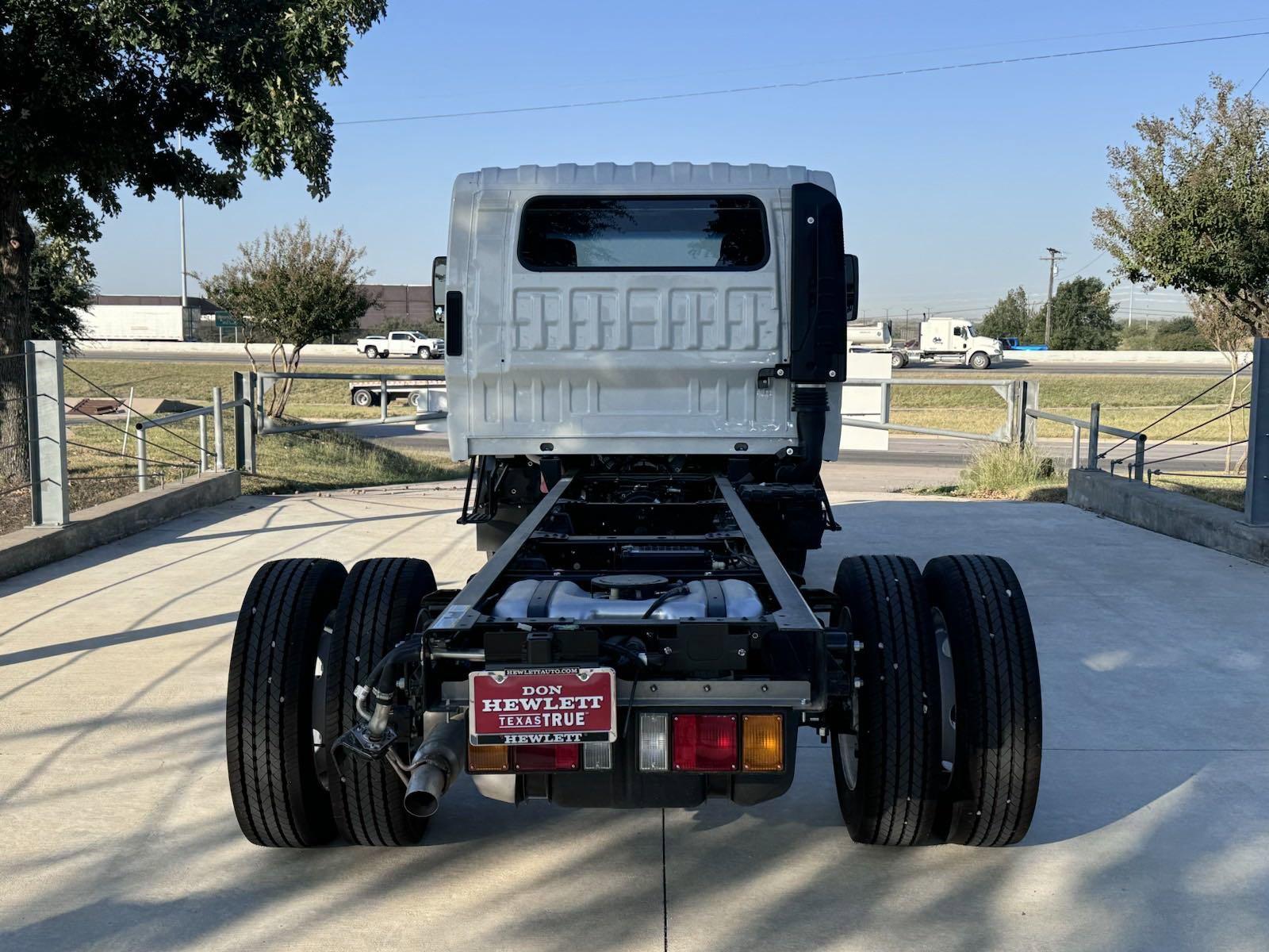 2025 Chevrolet Low Cab Forward 5500 XG Vehicle Photo in GEORGETOWN, TX 78626-7508
