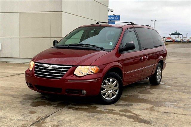 2007 Chrysler Town & Country LWB Vehicle Photo in TOPEKA, KS 66609-0000