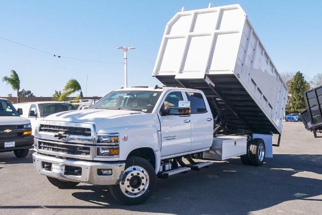 2023 Chevrolet Silverado Chassis Cab Vehicle Photo in VENTURA, CA 93003-8585