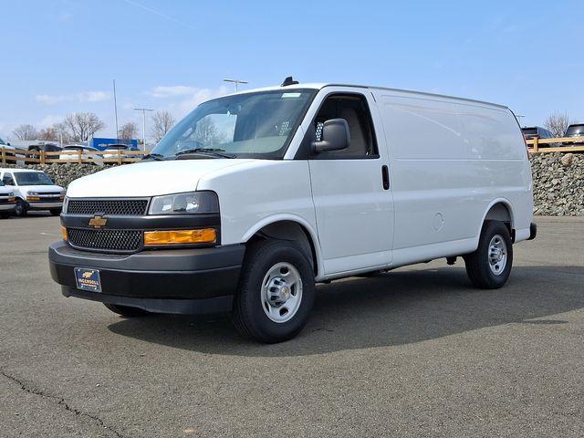 2025 Chevrolet Express Cargo 3500 Vehicle Photo in DANBURY, CT 06810-5034