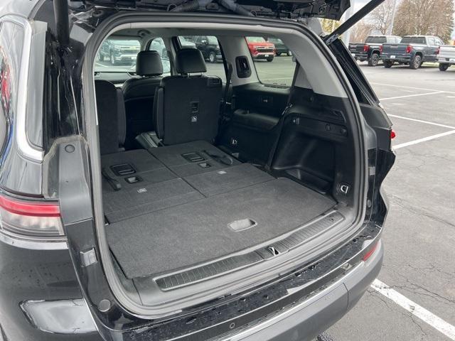 2023 Jeep Grand Cherokee L Vehicle Photo in GREEN BAY, WI 54304-5303
