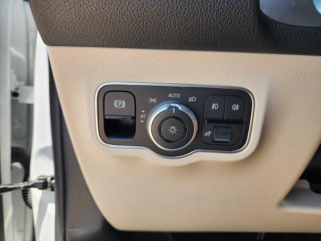 2025 Mercedes-Benz GLB Vehicle Photo in HOUSTON, TX 77079