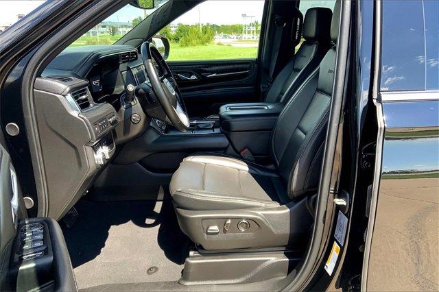 2024 GMC Yukon XL Vehicle Photo in TOPEKA, KS 66609-0000