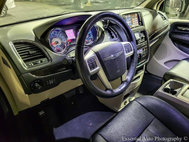 2016 Chrysler Town & Country Vehicle Photo in OAK LAWN, IL 60453-2517