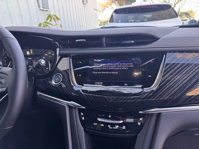 2025 Cadillac XT6 Vehicle Photo in DELRAY BEACH, FL 33483-3294