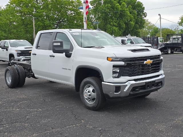 2025 Chevrolet Silverado 3500 HD CC Vehicle Photo in INDEPENDENCE, MO 64055-1314